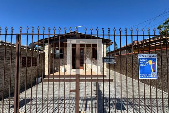 Fachada de casa à venda com 2 quartos, 80m² em Santos Dumont, São Leopoldo