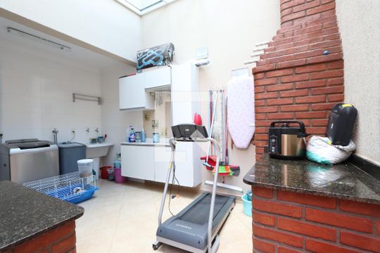 Quintal de casa à venda com 3 quartos, 125m² em Jardim Vila Formosa, São Paulo