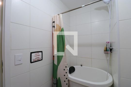 Banheiro de apartamento para alugar com 1 quarto, 27m² em Barra Funda, São Paulo