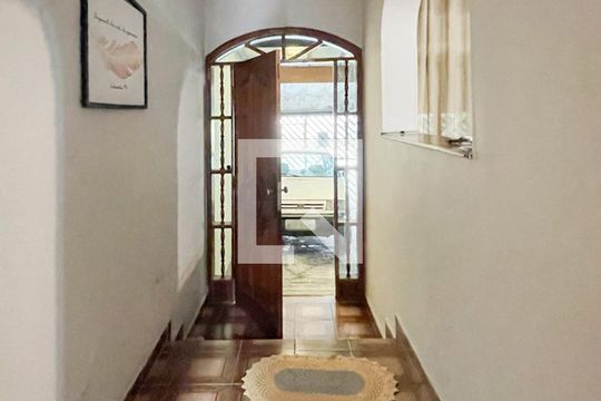 Hall de casa à venda com 4 quartos, 300m² em Ferrazópolis, São Bernardo do Campo