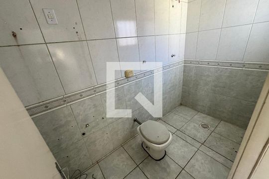 Banheiro de Serviço de casa para alugar com 2 quartos, 130m² em Campina, São Leopoldo