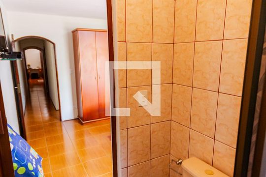 Banheiro do Quarto  de casa à venda com 3 quartos, 260m² em Jardim Ana Maria, Santo André