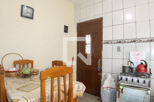 Cozinha  de casa à venda com 4 quartos, 250m² em Jardim Iva, São Paulo