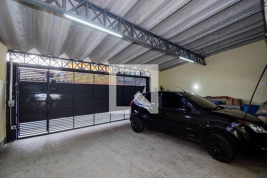 Garagem de casa à venda com 2 quartos, 200m² em Vila Galvão, Guarulhos
