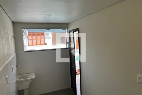 Lavanderia de casa à venda com 3 quartos, 140m² em Vila Ipiranga, Porto Alegre