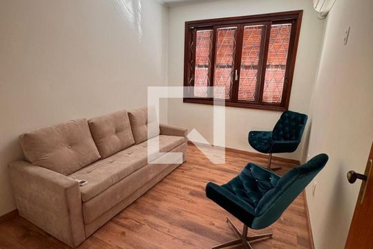 Quarto de casa à venda com 3 quartos, 140m² em Vila Ipiranga, Porto Alegre