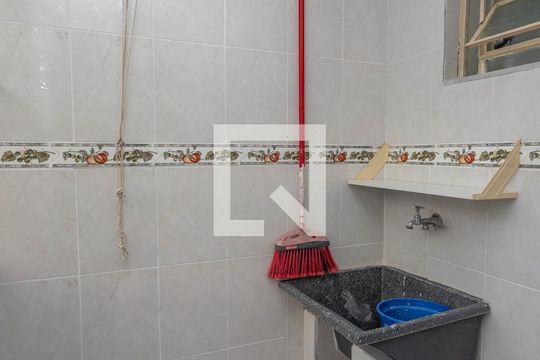 Área de serviço de apartamento para alugar com 2 quartos, 45m² em Conceição, Diadema