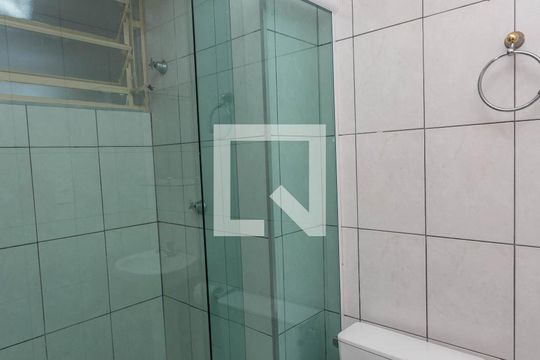 Banheiro de apartamento para alugar com 2 quartos, 45m² em Conceição, Diadema