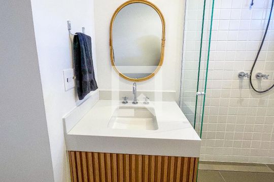 Banheiro de kitnet/studio à venda com 1 quarto, 30m² em Pinheiros, São Paulo