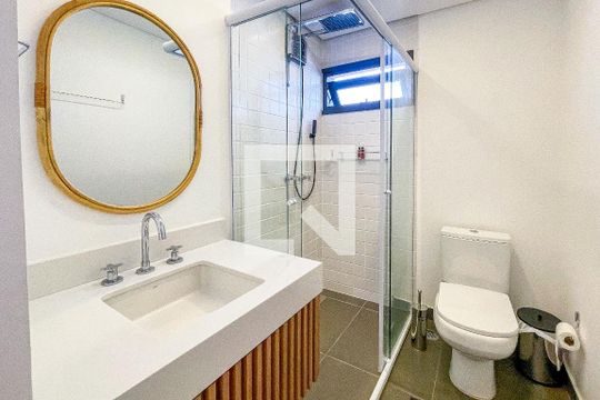 Banheiro de kitnet/studio à venda com 1 quarto, 30m² em Pinheiros, São Paulo