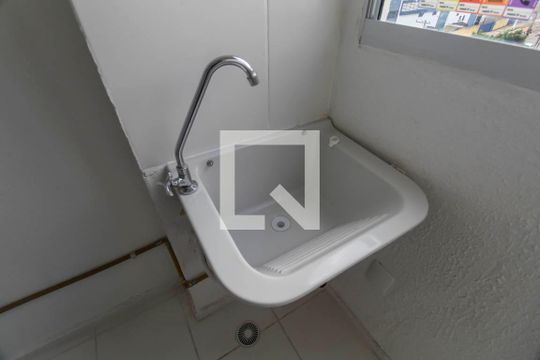 Área de Serviço de apartamento para alugar com 2 quartos, 45m² em Parque São Lourenço, São Paulo