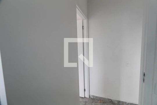 Banheiro de apartamento para alugar com 2 quartos, 45m² em Parque São Lourenço, São Paulo
