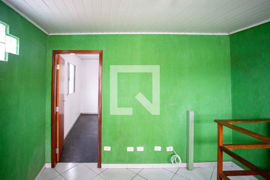 Corredor e Escada de casa à venda com 2 quartos, 141m² em Taboão, Diadema