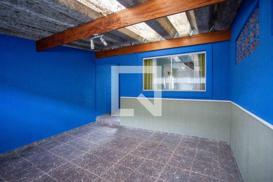 Garagem de casa à venda com 2 quartos, 141m² em Taboão, Diadema