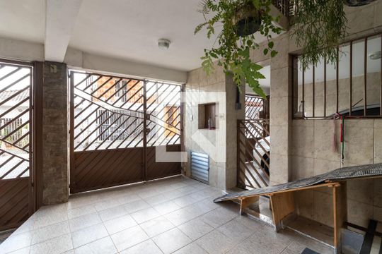 Garagem de casa à venda com 3 quartos, 300m² em Limão, São Paulo