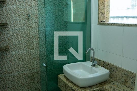 Banheiro da Suíte de casa para alugar com 2 quartos, 60m² em Edson Passos, Mesquita
