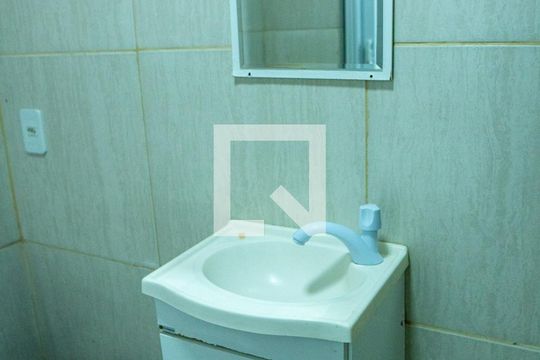 Banheiro de casa para alugar com 2 quartos, 60m² em Edson Passos, Mesquita