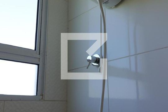 Banheiro de apartamento para alugar com 2 quartos, 45m² em Recreio das Acácias, Ribeirão Preto