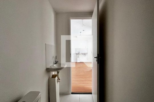 Banheiro de apartamento para alugar com 2 quartos, 35m² em Vila das Belezas, São Paulo