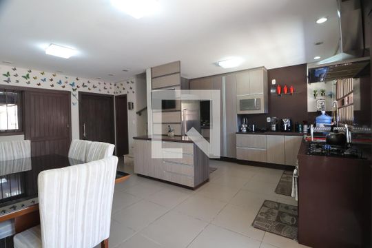 Cozinha - Armários de casa à venda com 2 quartos, 192m² em São Luís, Canoas