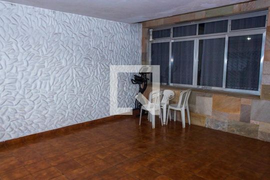 Garagem de casa para alugar com 4 quartos, 90m² em Jardim Ipanema (zona Sul), São Paulo