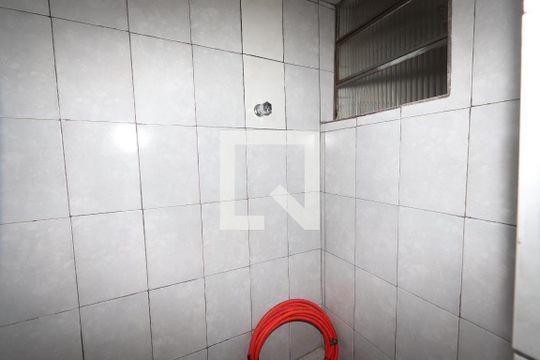 Banheiro de serviço de casa para alugar com 1 quarto, 123m² em Vila Ema, São Paulo