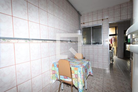 Cozinha de casa para alugar com 1 quarto, 123m² em Vila Ema, São Paulo