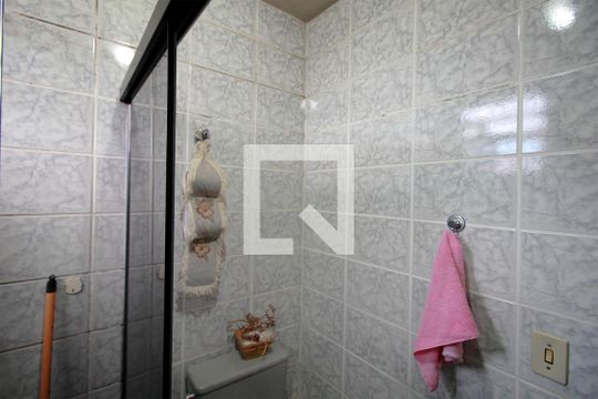 Banheiro de apartamento à venda com 2 quartos, 51m² em Alvorada, Belo Horizonte