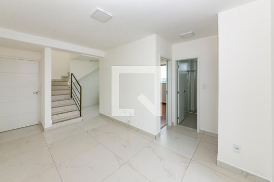 Sala 1 de apartamento para alugar com 2 quartos, 135m² em Cabral, Contagem