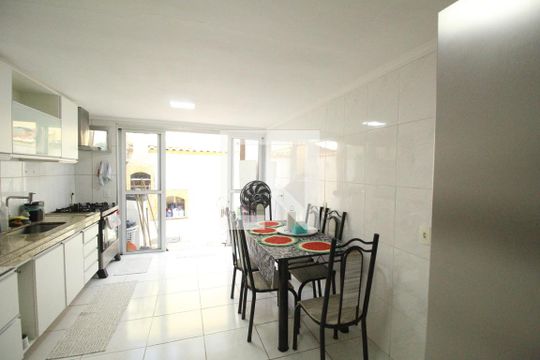 Cozinha de casa de condomínio para alugar com 4 quartos, 140m² em Taquara, Rio de Janeiro
