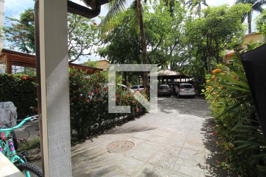 Garagem de casa de condomínio para alugar com 4 quartos, 140m² em Taquara, Rio de Janeiro