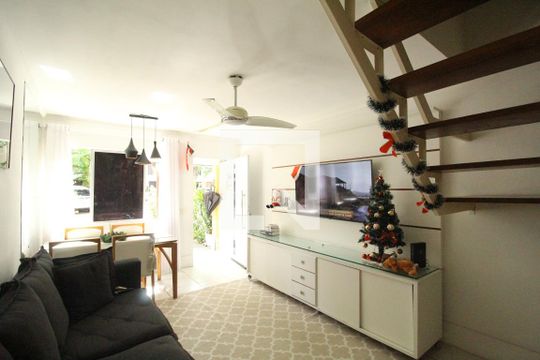 Casa de Condomínio para alugar com 4 quartos, 140m² em Taquara, Rio de Janeiro