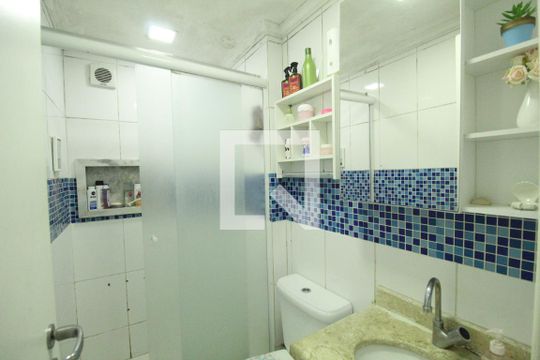 Banheiro de casa de condomínio para alugar com 4 quartos, 140m² em Taquara, Rio de Janeiro
