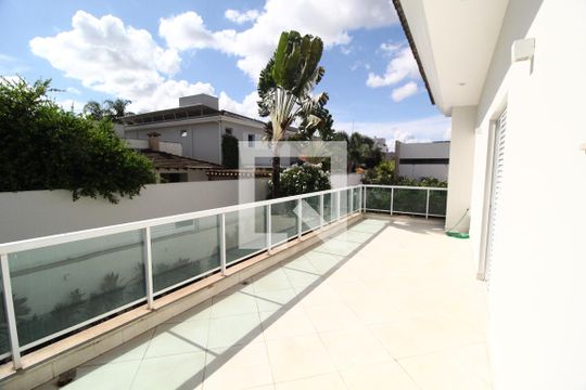 Sacada Quarto 3 de casa de condomínio para alugar com 4 quartos, 300m² em Jardim das Palmeiras, Uberlândia