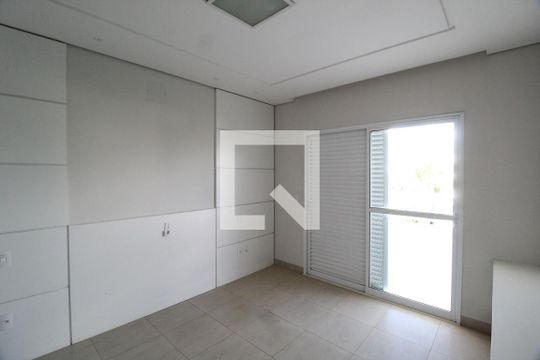 Quarto 1 - Suíte de casa de condomínio para alugar com 4 quartos, 300m² em Jardim das Palmeiras, Uberlândia