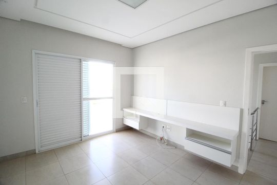 Quarto 1 - Suíte de casa de condomínio para alugar com 4 quartos, 300m² em Jardim das Palmeiras, Uberlândia