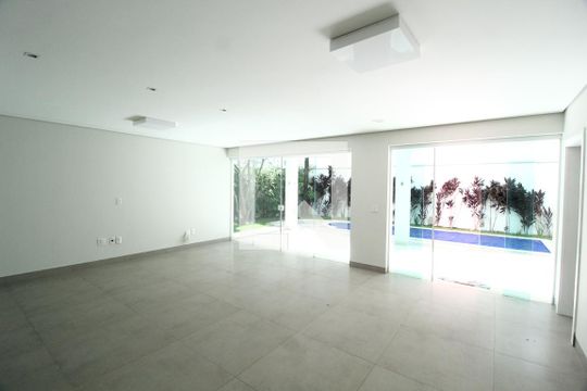 Sala 2 de casa de condomínio para alugar com 4 quartos, 300m² em Jardim das Palmeiras, Uberlândia