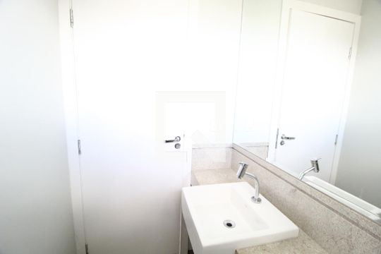 Lavabo de casa de condomínio para alugar com 4 quartos, 300m² em Jardim das Palmeiras, Uberlândia