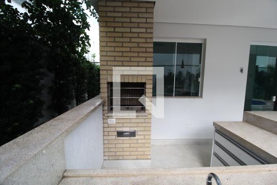 Churrasqueira de casa de condomínio para alugar com 4 quartos, 300m² em Jardim das Palmeiras, Uberlândia