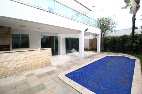 Piscina de casa de condomínio para alugar com 4 quartos, 300m² em Jardim das Palmeiras, Uberlândia