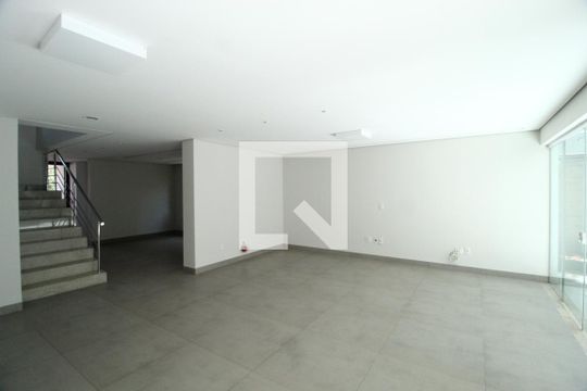 Sala 2 de casa de condomínio para alugar com 4 quartos, 300m² em Jardim das Palmeiras, Uberlândia
