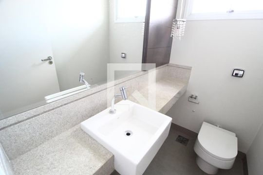 Lavabo de casa de condomínio para alugar com 4 quartos, 300m² em Jardim das Palmeiras, Uberlândia
