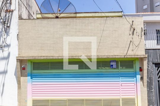 Fachada de casa à venda com 4 quartos, 217m² em Vila Bertioga, São Paulo