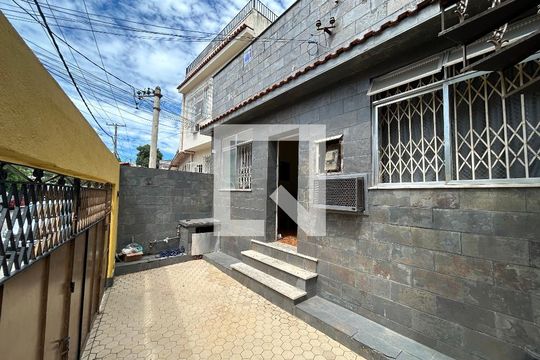 Fachada de casa à venda com 5 quartos, 211m² em Piedade, Rio de Janeiro