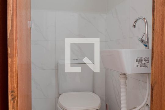 Banheiro de Serviço de casa à venda com 3 quartos, 85m² em Parque Renato Maia, Guarulhos
