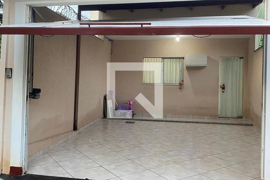Fachada de casa à venda com 2 quartos, 100m² em Sapucaias III, Contagem