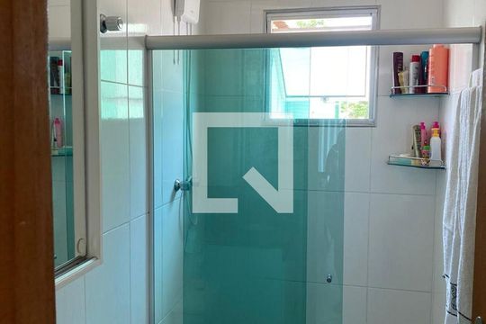 Banheiro de casa à venda com 2 quartos, 100m² em Sapucaias III, Contagem