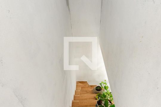 Escada de casa à venda com 3 quartos, 90m² em Jardim Peri, São Paulo
