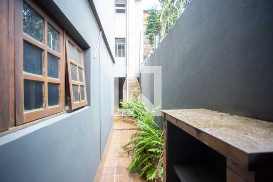 Quintal de casa à venda com 4 quartos, 288m² em Centro, Diadema