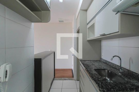 Cozinha de apartamento para alugar com 3 quartos, 59m² em Vila Miami, São Paulo